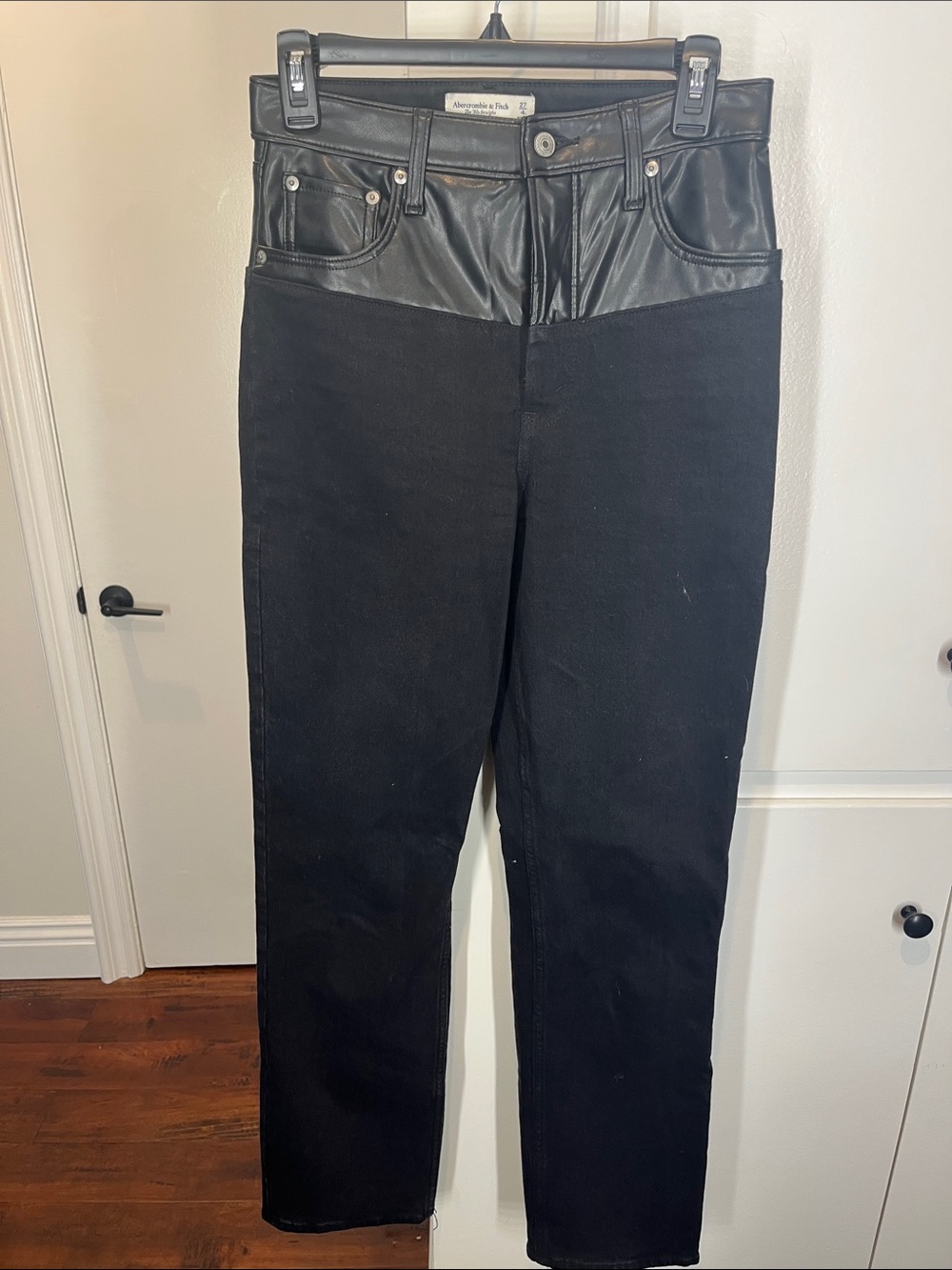 Abercrombie & Fitch the 90s Straight Ultra High Rise